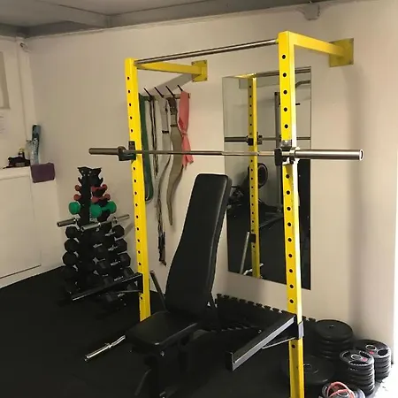 Beachfront Lux & Gym 4 Apartment
