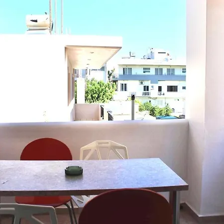 Beachfront Lux & Gym 4 Apartment