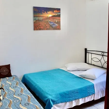 Apartment Beachfront Lux & Gym 4 *